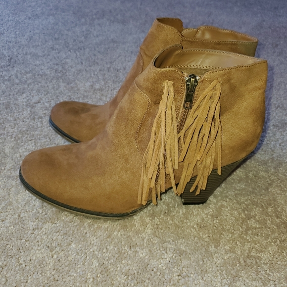 Boots - Picture 3 of 4